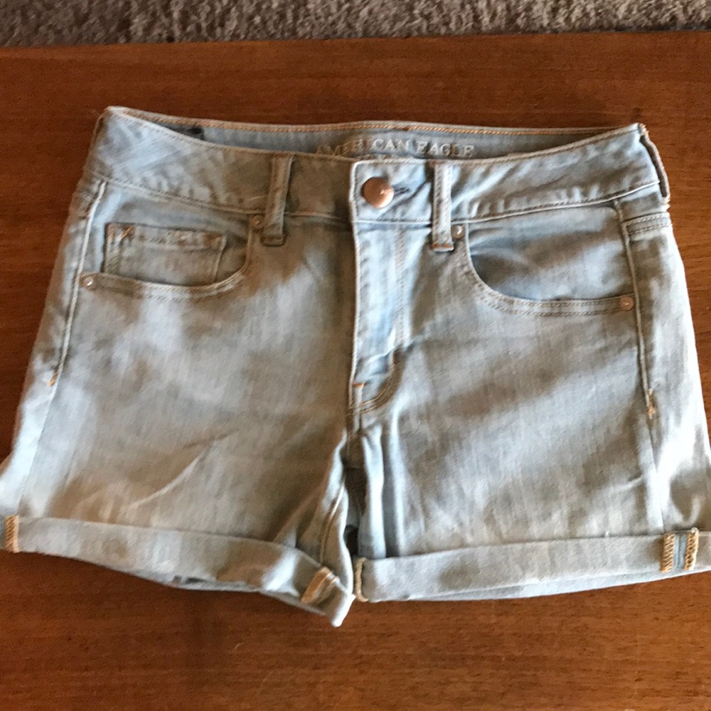 Light wash American Eagle midi jean shorts